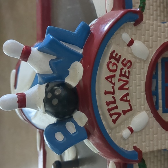 Dept 56 Village Lanes Bowling Alley - Picture 5 of 6